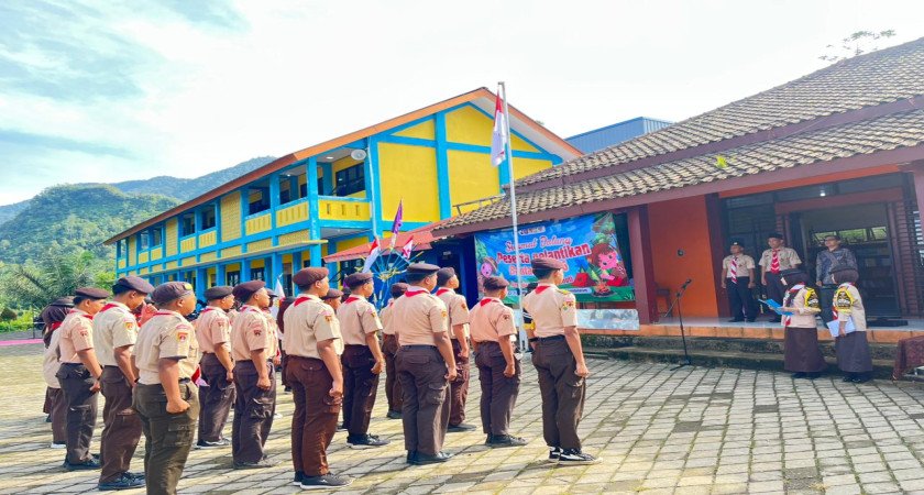 Upacara Pembukaan Pelantikan Bantara Ambalan Sata Radjo Muti Pangkalan SMK Negeri 1 Pandanarum